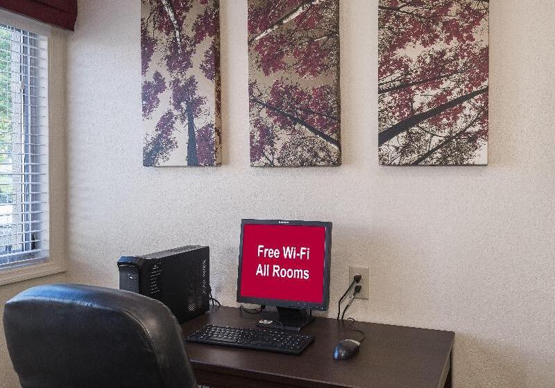 هتل Red Roof Inn Plus+ Poughkeepsie