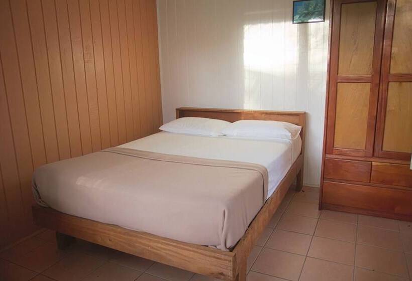 هتل Rendezvous Surf Camp Fiji Hostel