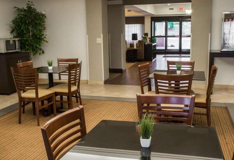 בית מלון כפרי Sleep Inn & Suites Harbour Pointe