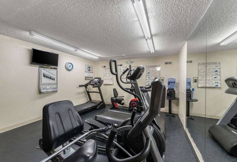 هتل Suburban Studios Pueblo North