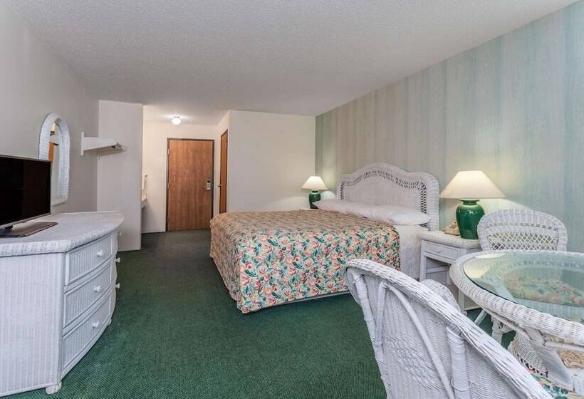 فندق Super 8 By Wyndham Reedsburg