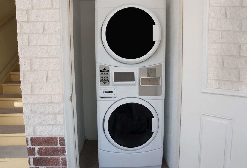 هتل Super 8 By Wyndham Rosenberg Tx