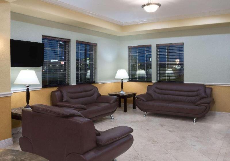 هتل Super 8 By Wyndham Rosenberg Tx