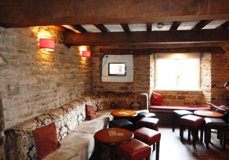 هتل The Manor House