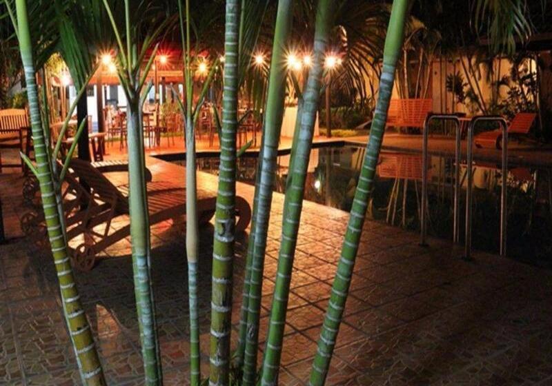 هتل Wailoaloa Beach Resort Fiji