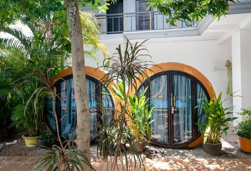 Fotos del hotel White Rabbit Hostel  Adults Only:  23