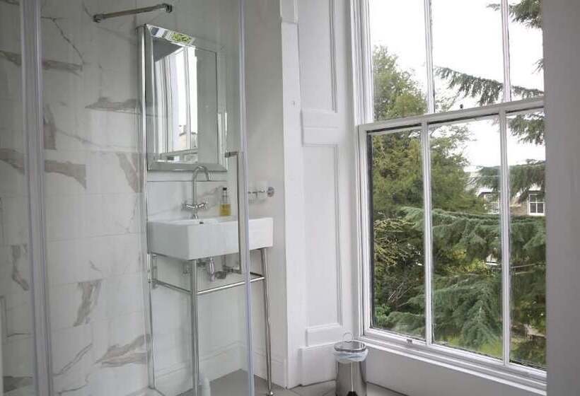 ベッドアンドブレックファースト Latimer House