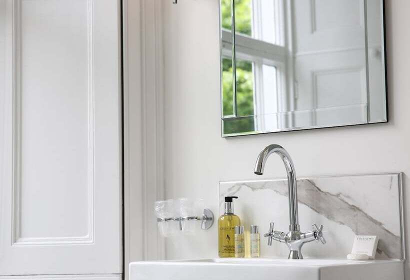 ベッドアンドブレックファースト Latimer House