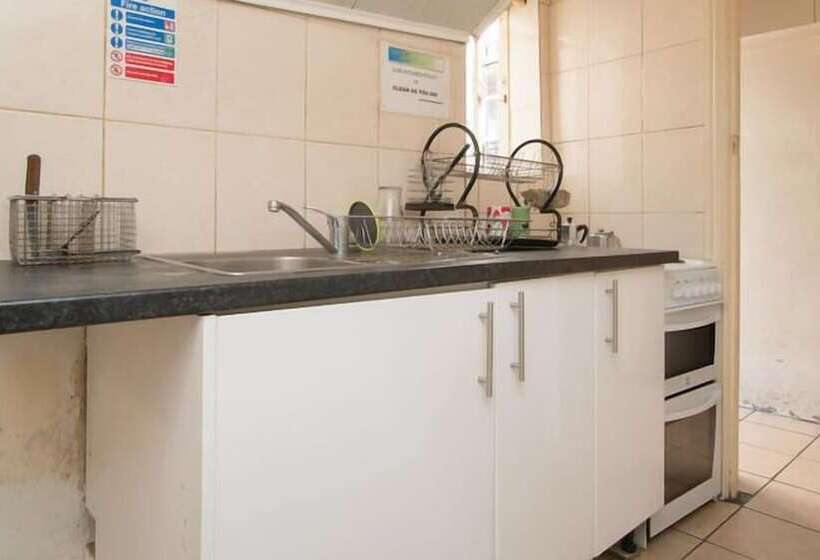 Central Hotel   Hostel