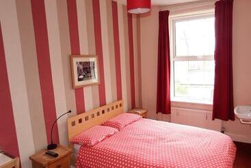 هتل Angel Guest House
