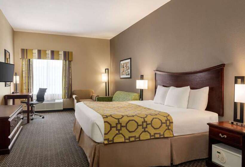 هتل Baymont By Wyndham Wichita Falls