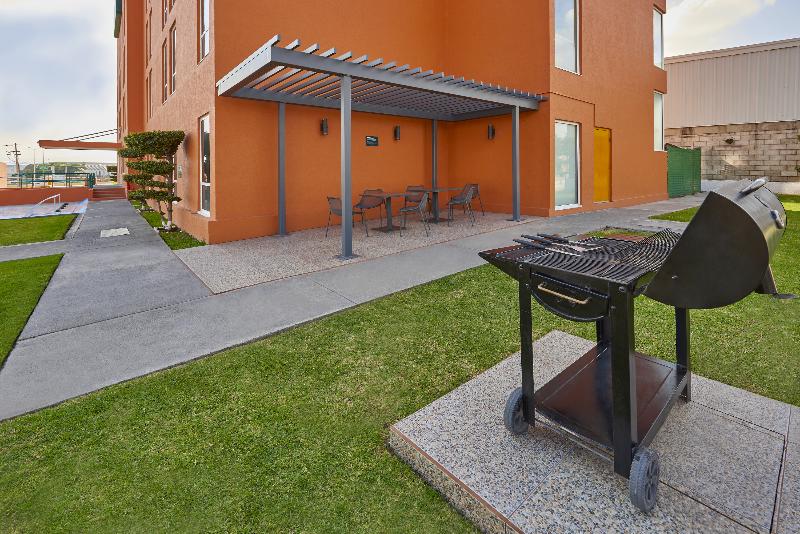 호텔 City Express Junior By Marriott Guadalajara Periferico Sur