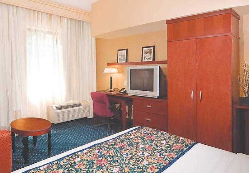 هتل Courtyard Suffolk Chesapeake