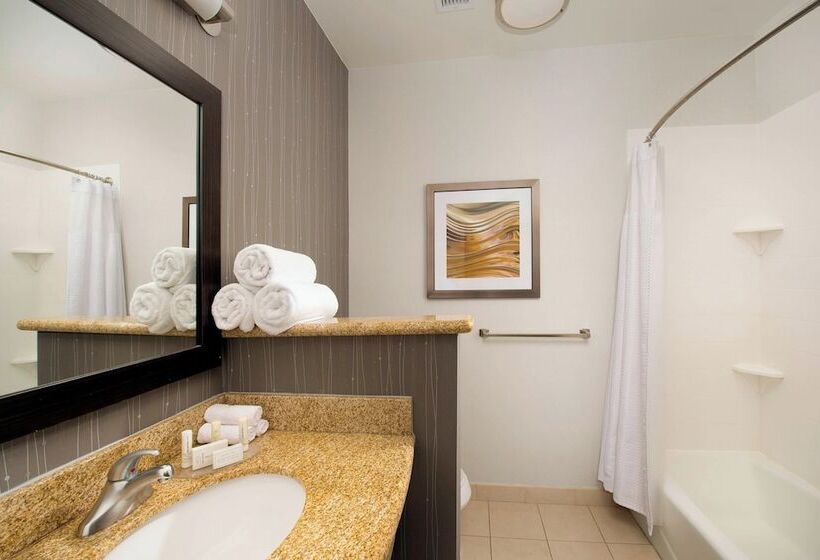 هتل Courtyard By Marriott Wichita Falls