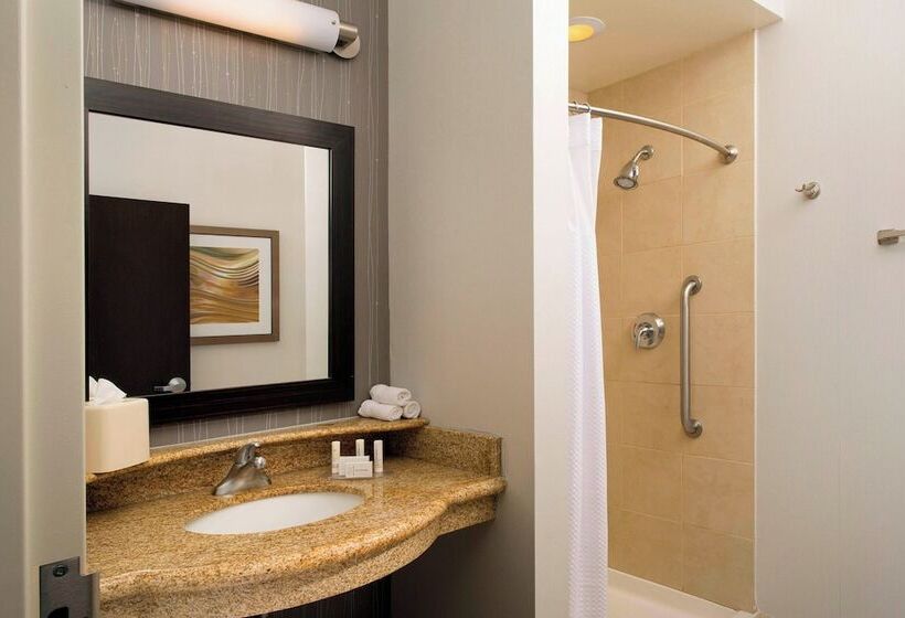 هتل Courtyard By Marriott Wichita Falls