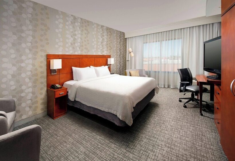 هتل Courtyard By Marriott Wichita Falls