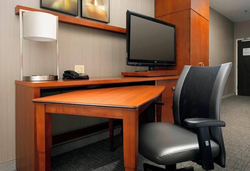هتل Courtyard By Marriott Wichita Falls