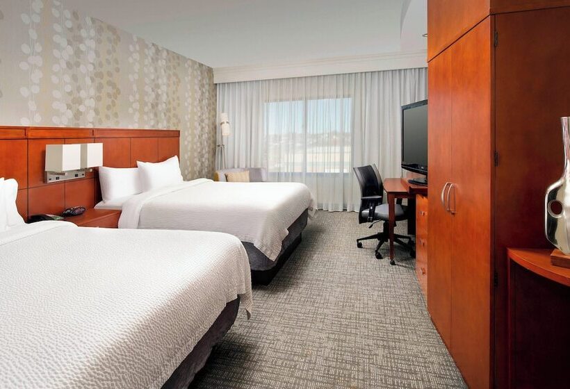 هتل Courtyard By Marriott Wichita Falls