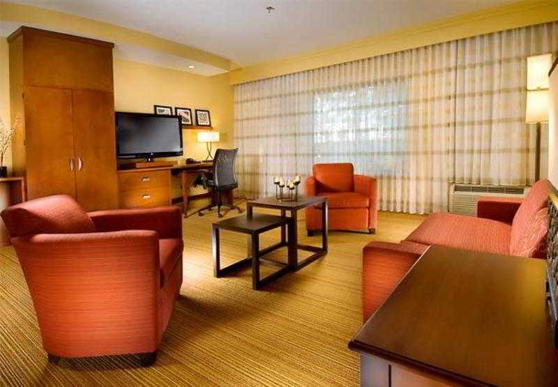هتل Courtyard By Marriott Wichita Falls