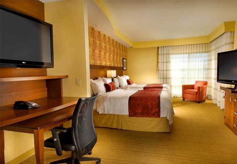 هتل Courtyard By Marriott Wichita Falls
