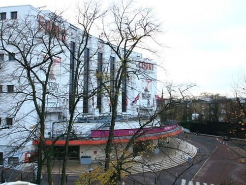 Отель Earls Court Studios