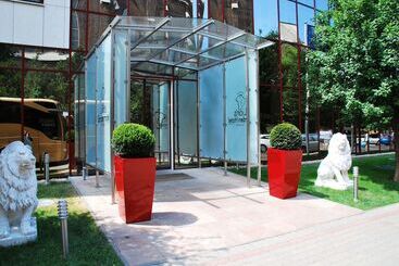هتل Lion S Garden