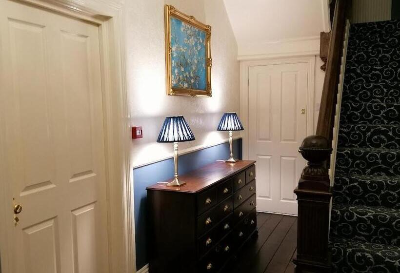 هتل Powys Lodge
