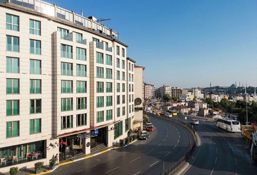 هتل Radisson Blu  Istanbul Pera