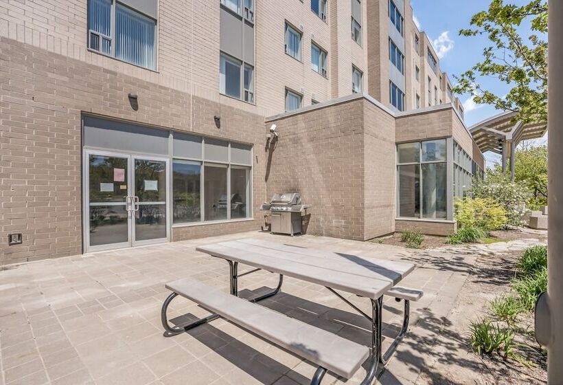هتل Residence & Conference Centre  Niagaraonthelake