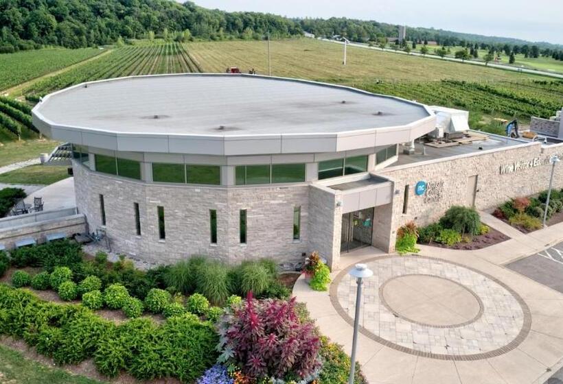 هتل Residence & Conference Centre  Niagaraonthelake