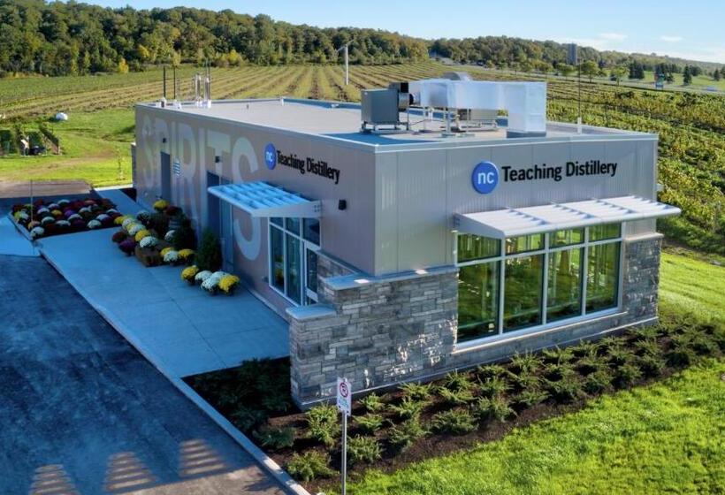 هتل Residence & Conference Centre  Niagaraonthelake