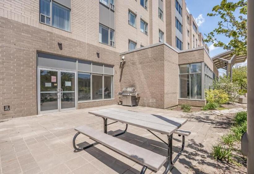 هتل Residence & Conference Centre  Niagaraonthelake