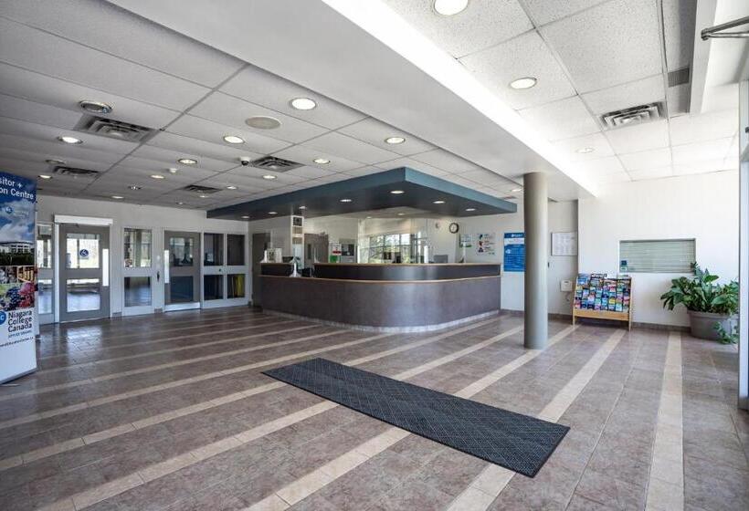 هتل Residence & Conference Centre  Niagaraonthelake