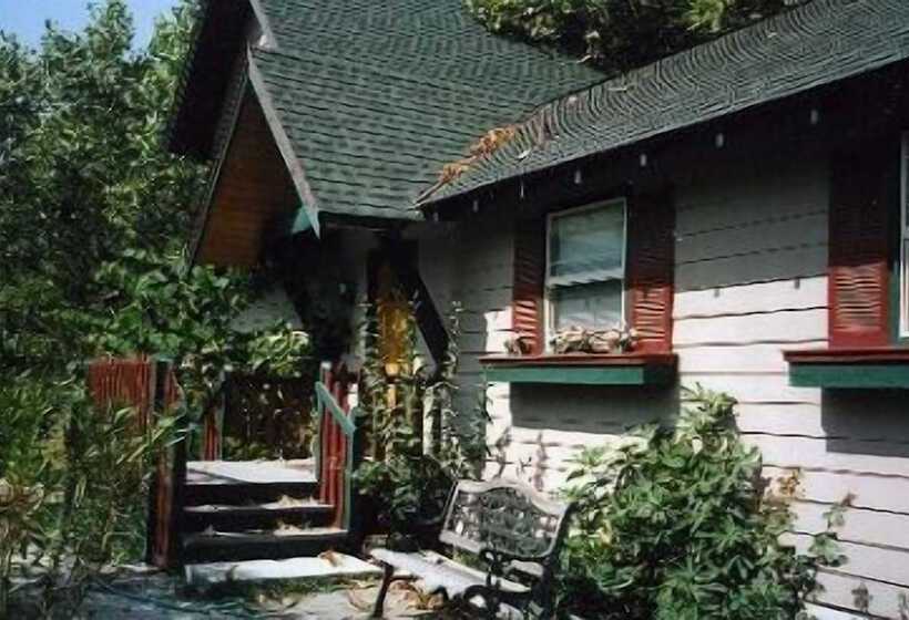 هتل Sequoia Riverfront Cabins