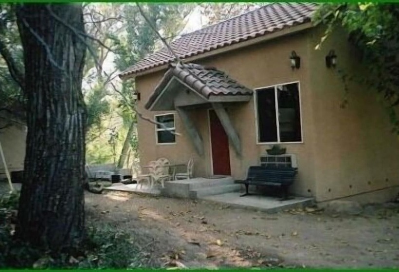 هتل Sequoia Riverfront Cabins
