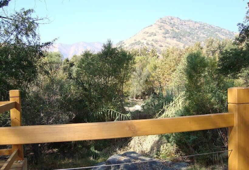 هتل Sequoia Riverfront Cabins