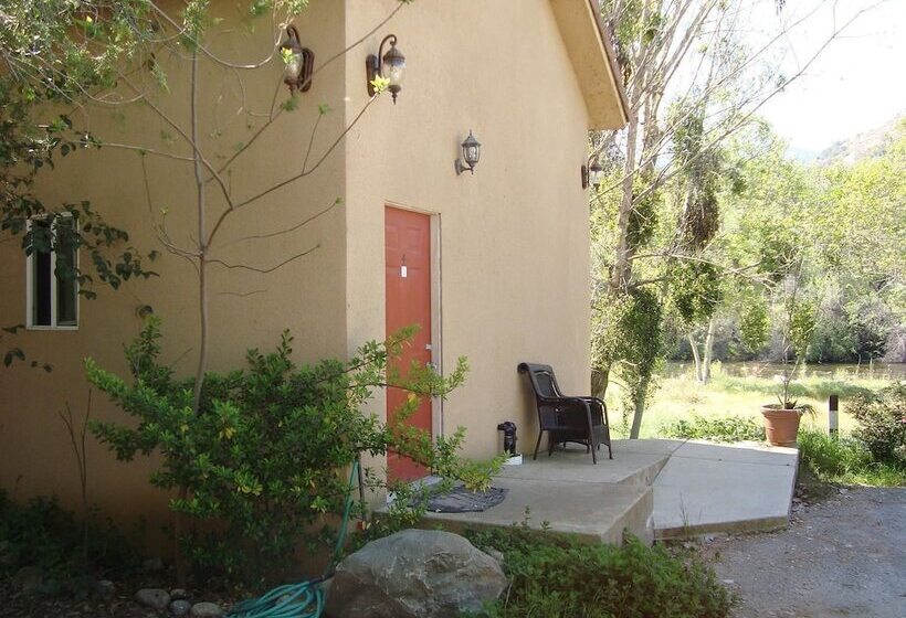 هتل Sequoia Riverfront Cabins