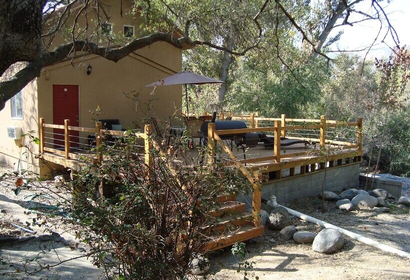 هتل Sequoia Riverfront Cabins