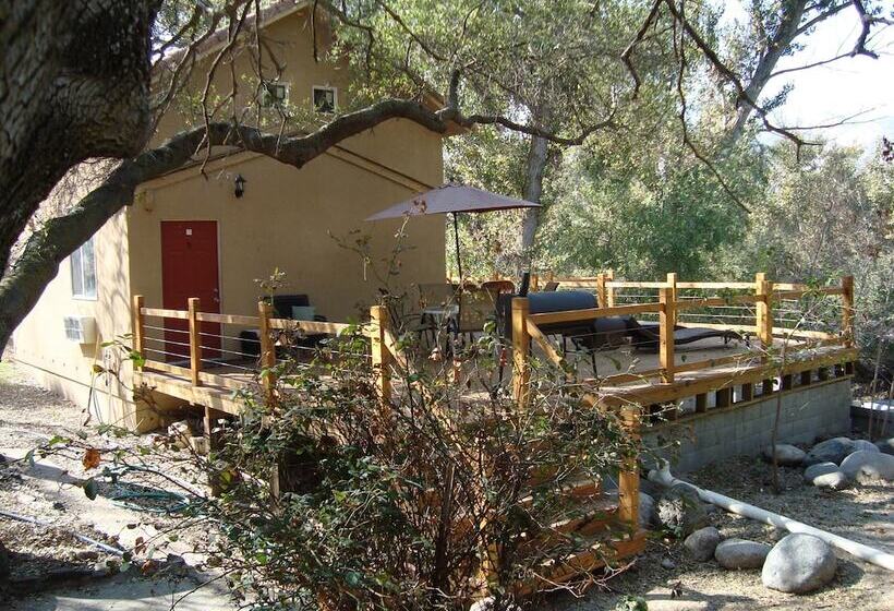 هتل Sequoia Riverfront Cabins