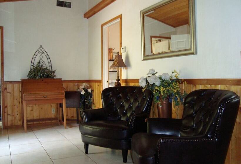 هتل Sequoia Riverfront Cabins