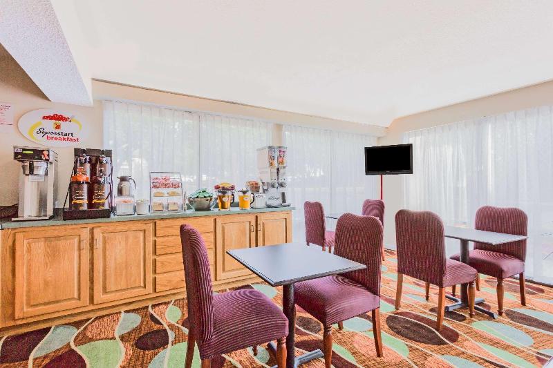 فندق Super 8 By Wyndham Stafford