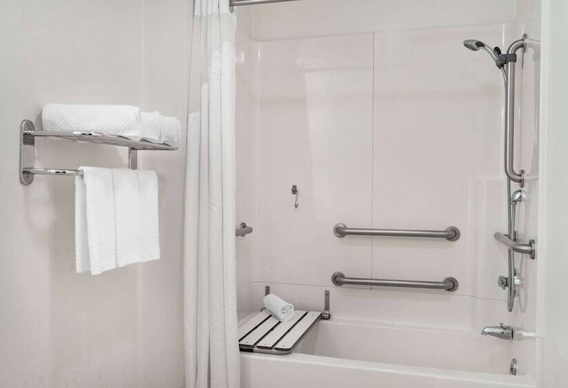هتل Super 8 By Wyndham Ukiah