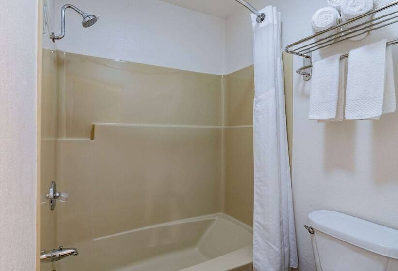 هتل Super 8 By Wyndham Ukiah