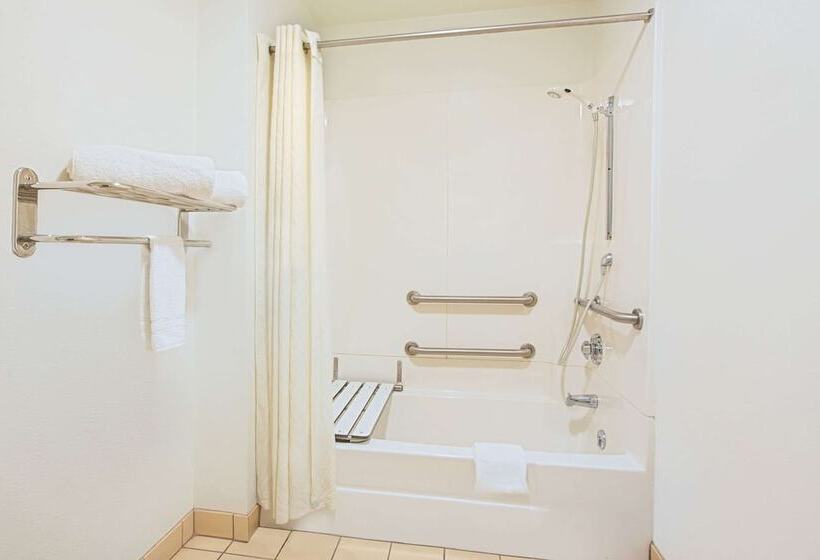 هتل Super 8 By Wyndham Ukiah