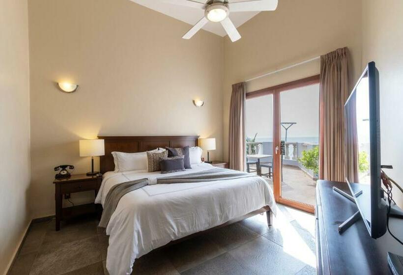 ホテル Casa Lucila Mazatlán Curamoria Collection