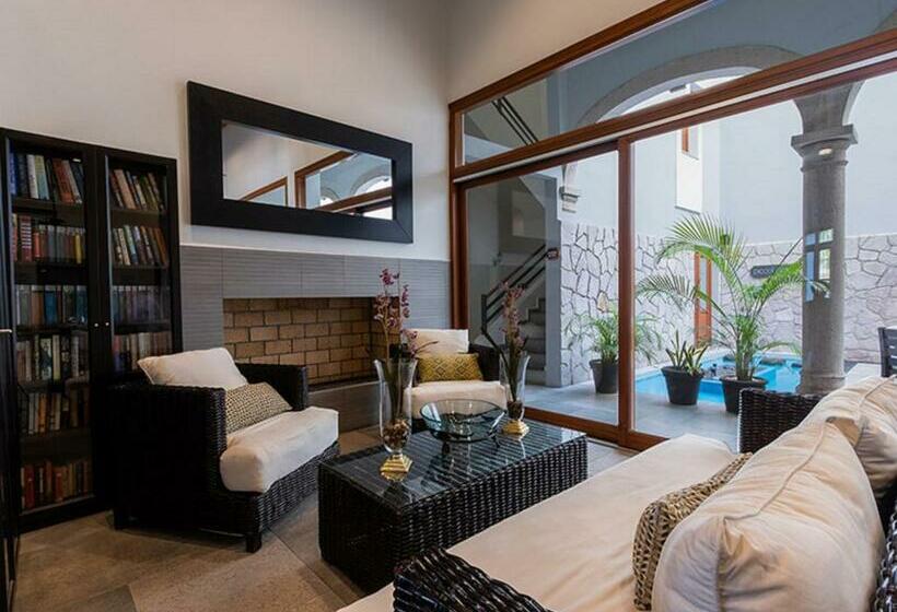 ホテル Casa Lucila Mazatlán Curamoria Collection