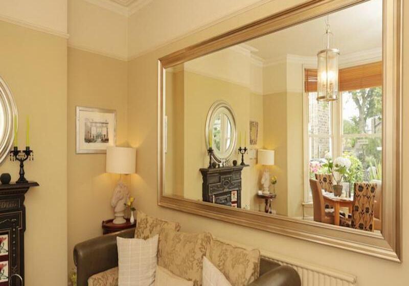 هتل Arden House