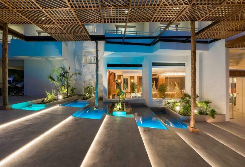 هتل Cavo Zoe Seaside