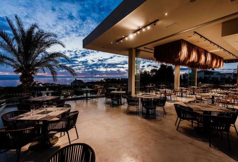 هتل Cavo Zoe Seaside