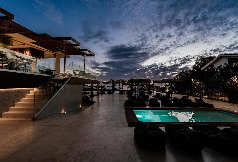 هتل Cavo Zoe Seaside